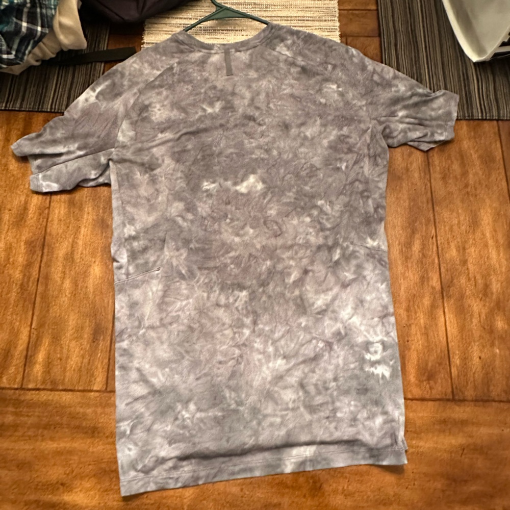 Lululemon t-shirt - Picture 2 of 3